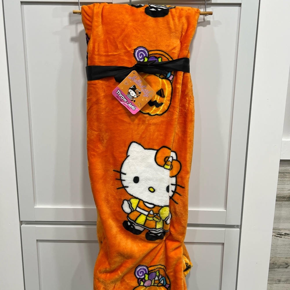 Hello kitty Halloween throw plush pumpkin